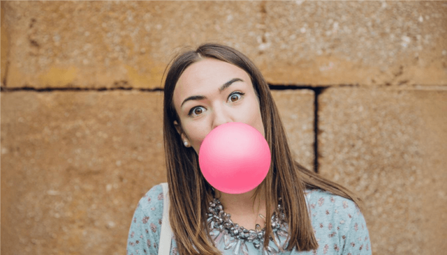 ¿Qué pasa si te tragas un chicle?