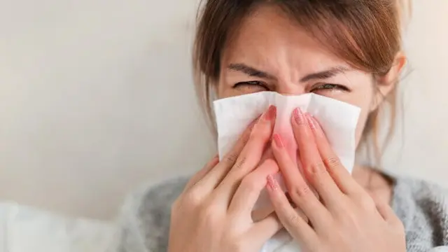 10 causas de los mocos con sangre y cuándo acudir al médico