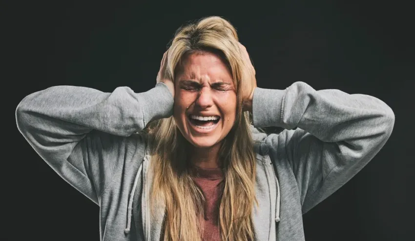 Conoce la regla 3-3-3 que ayuda a controlar los síntomas de un ataque de pánico