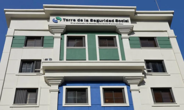 Amplían cobertura de fármacos de alto costo para dolencias