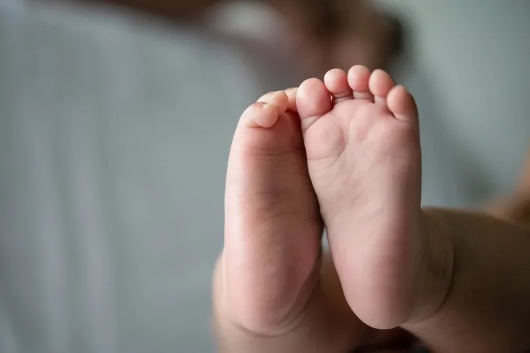 La sacarosa ayuda a los bebés a aliviar la sensación de dolor durante las pruebas médicas