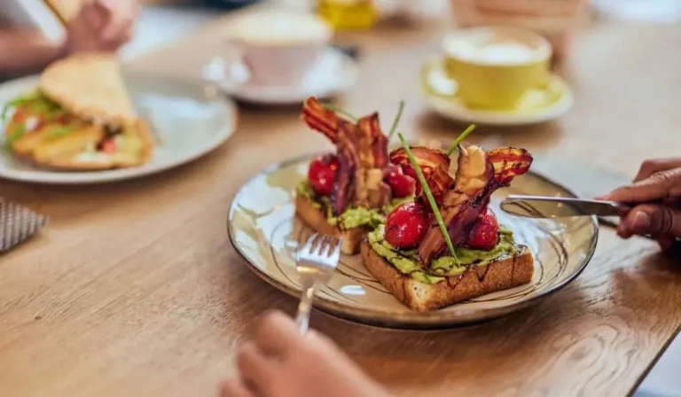 5 desayunos sin huevo que ayudan a regular el apetito y evitar bajones de energía