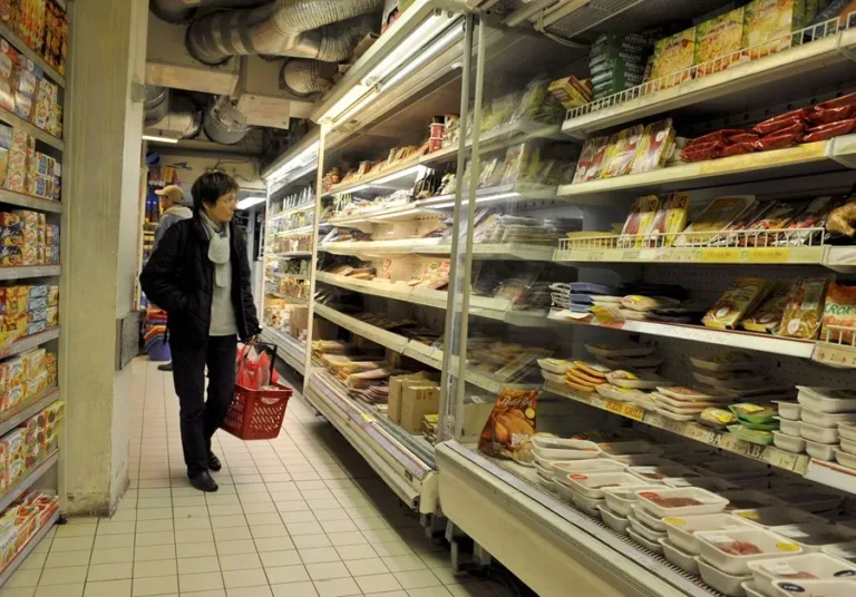 El plástico reciclado puede filtrar sustancias tóxicas a los alimentos, advierte la FAO