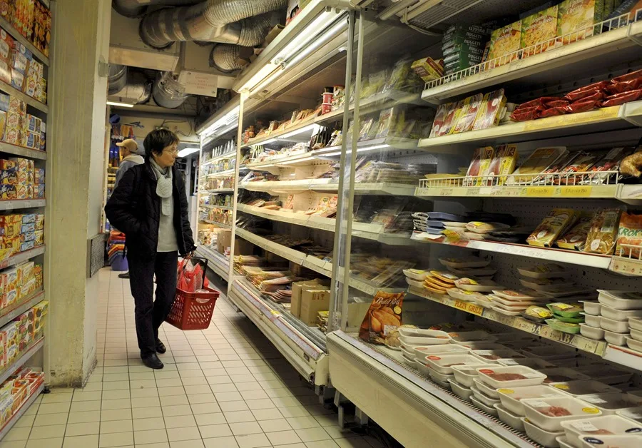 El plástico reciclado puede filtrar sustancias tóxicas a los alimentos, advierte la FAO