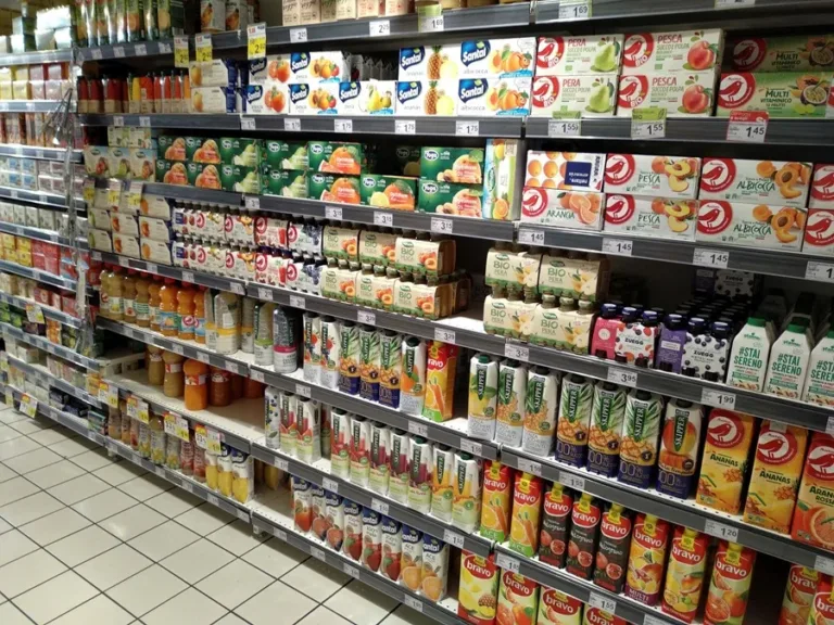 El consumo de bebidas azucaradas en la niñez eleva el riesgo de hipertensión en adultos