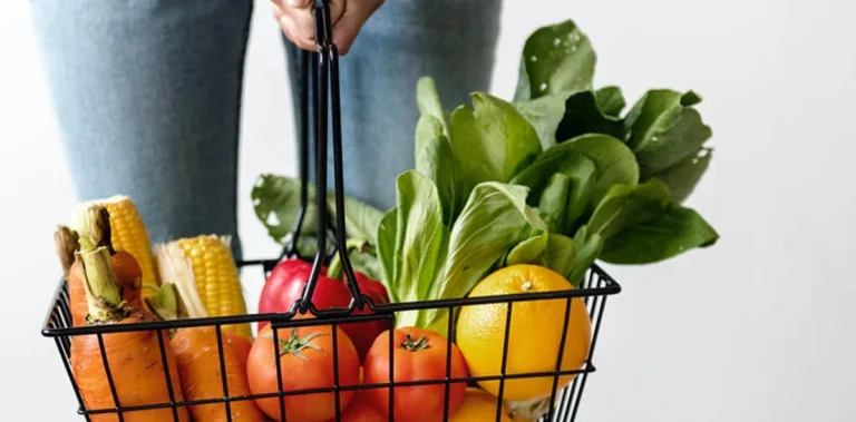 Los jóvenes no consumen suficientes alimentos vegetales saludables, según estudio