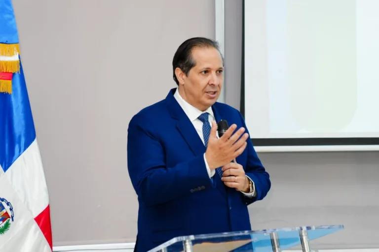 Ministro Salud anuncia tratamiento para niños diagnosticados con Atrofia Muscular Espinal