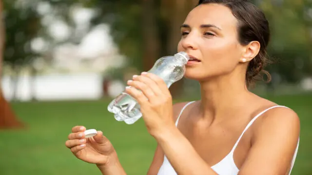 ¿El consumo excesivo de agua con gas afecta los riñones?