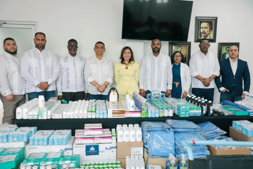Entregan medicinas e insumos al hospital Jacinto Mañón