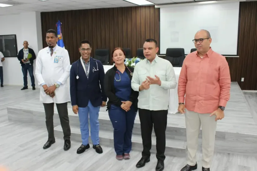 Anuncian aumento salarial por antigüedad para médicos del Ney Arias Lora