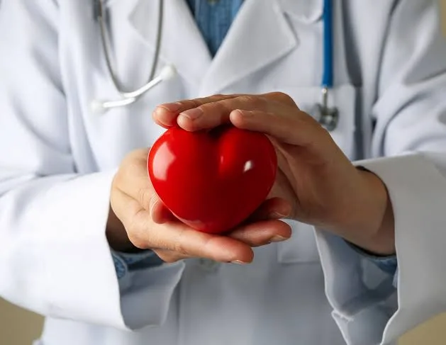¿Siente que su corazón se acelera? Podría tratarse de una arritmia