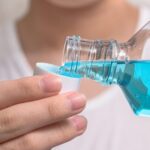 Uso de enjuague bucal: riesgos de la alta frecuencia en 2026