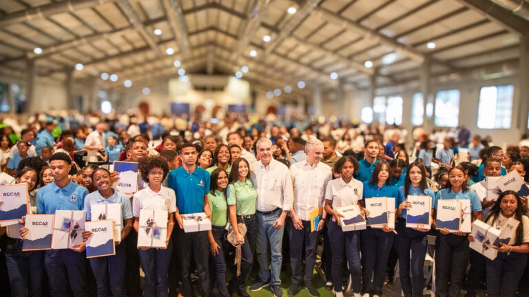 Presidente anuncia un hospital traumatología en San Cristóbal