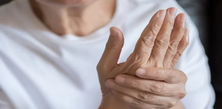 Rigidez al despertar: qué puede significar y cuándo prestar atención