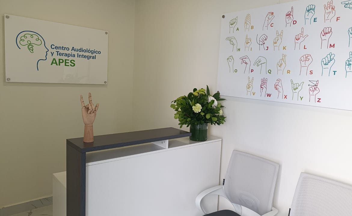 Inauguran centro audiológico y terapia para personas sordas