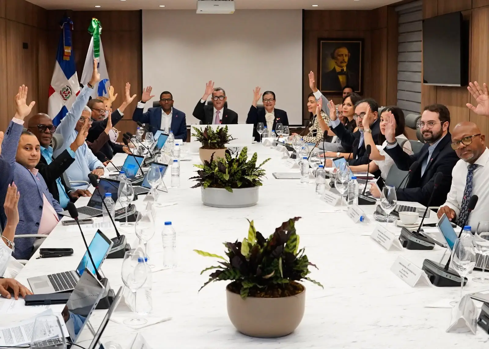 CNSS aprueba cobertura del 100 % para 13 medicamentos de alto costo