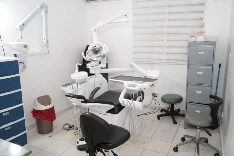 SNS entrega equipos médicos al hospital municipal de Cutupú por RD$4.8 millones